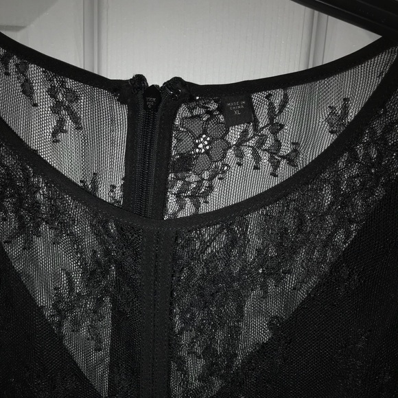 Guess black lace dress - Picture 2 of 2